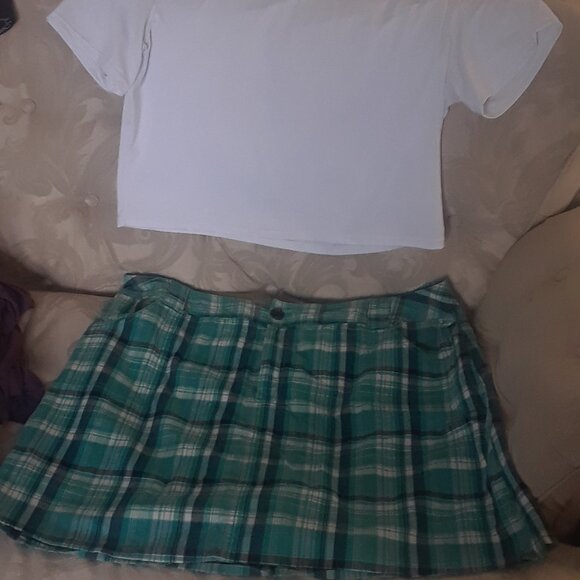 White short sleeve tank top shirt (2 for $10) - Picture 2 of 6